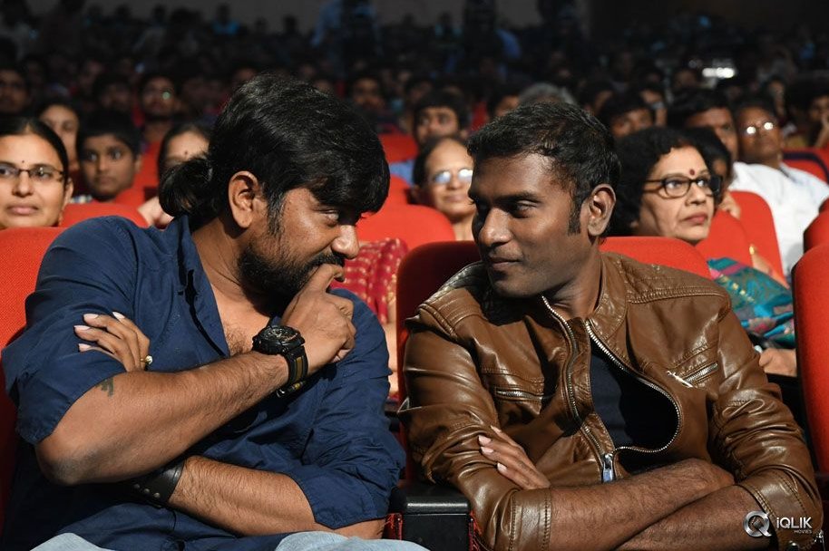 Aatadukundam-Raa-Movie-Audio-Function